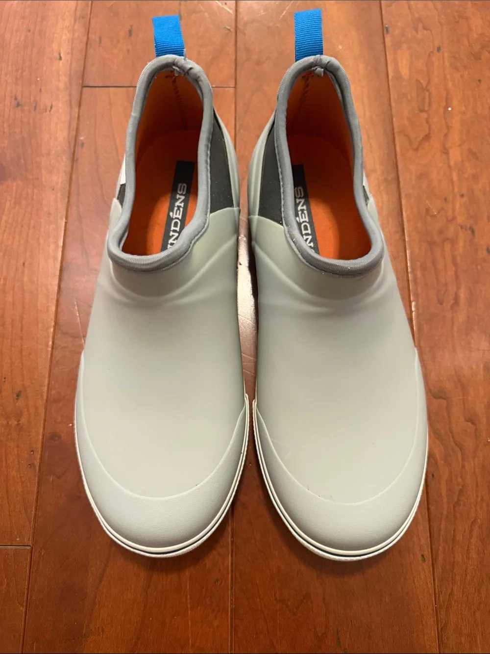 Grundéns Men's Light Gray Boat Shoes with Blue Heel Tab